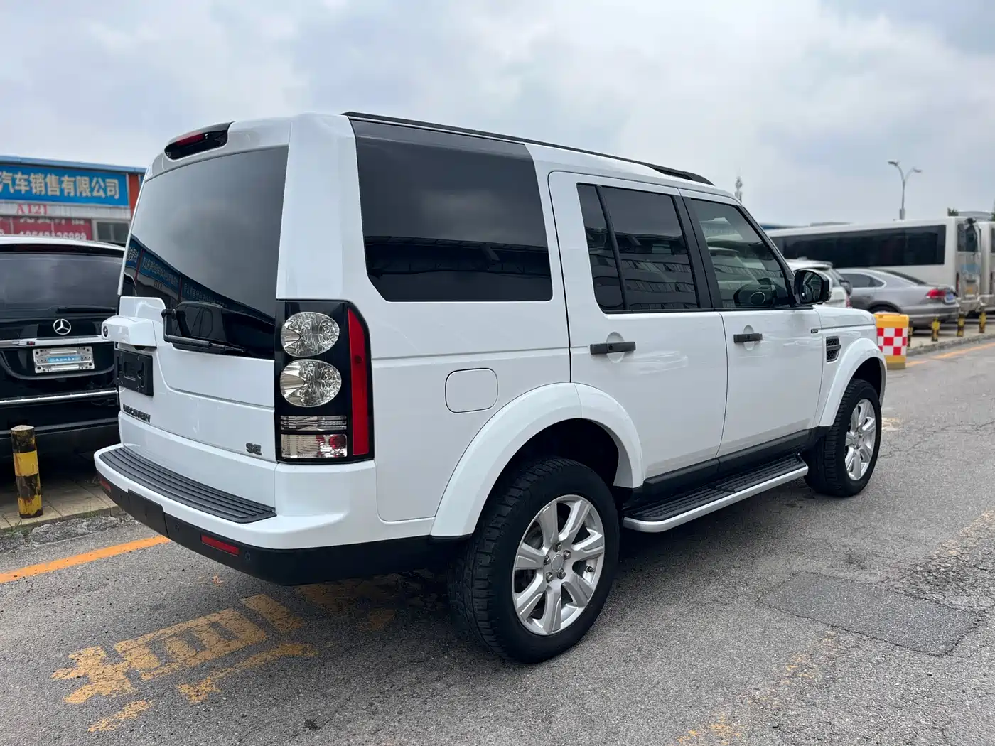 Land Rover Discovery 2016 3.0 SC V6 SE фото 4