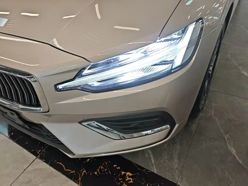 Фото 24 - Volvo S60