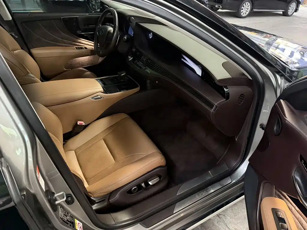 Фото 6 - Lexus LS
