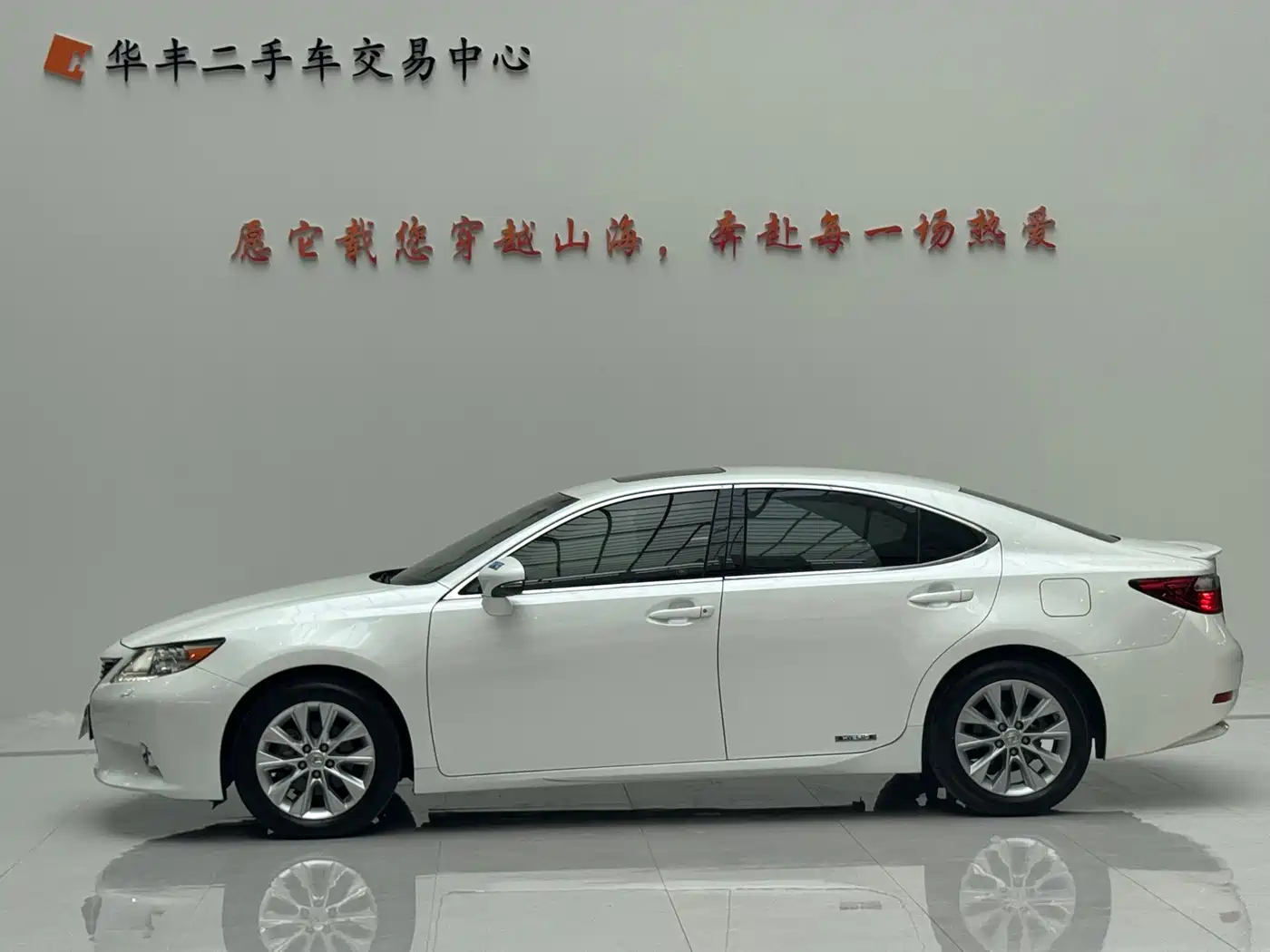 Lexus ES 2013 300h Elite Edition фото 3