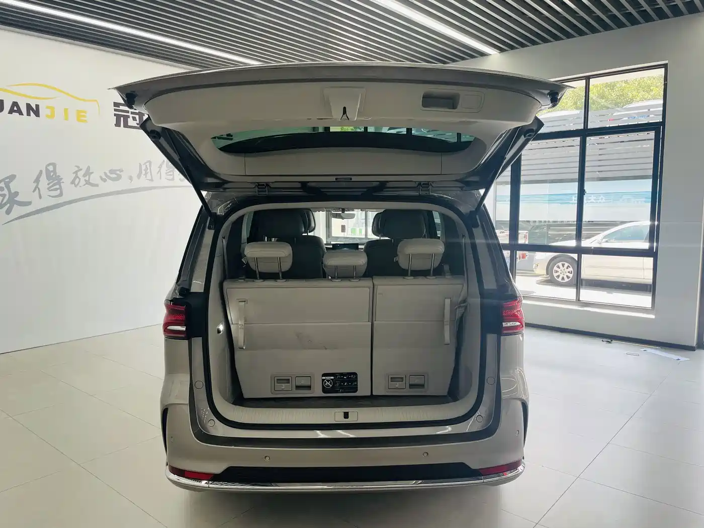 Roewe iMAX8 2025 2023 400TGI Premium Edition