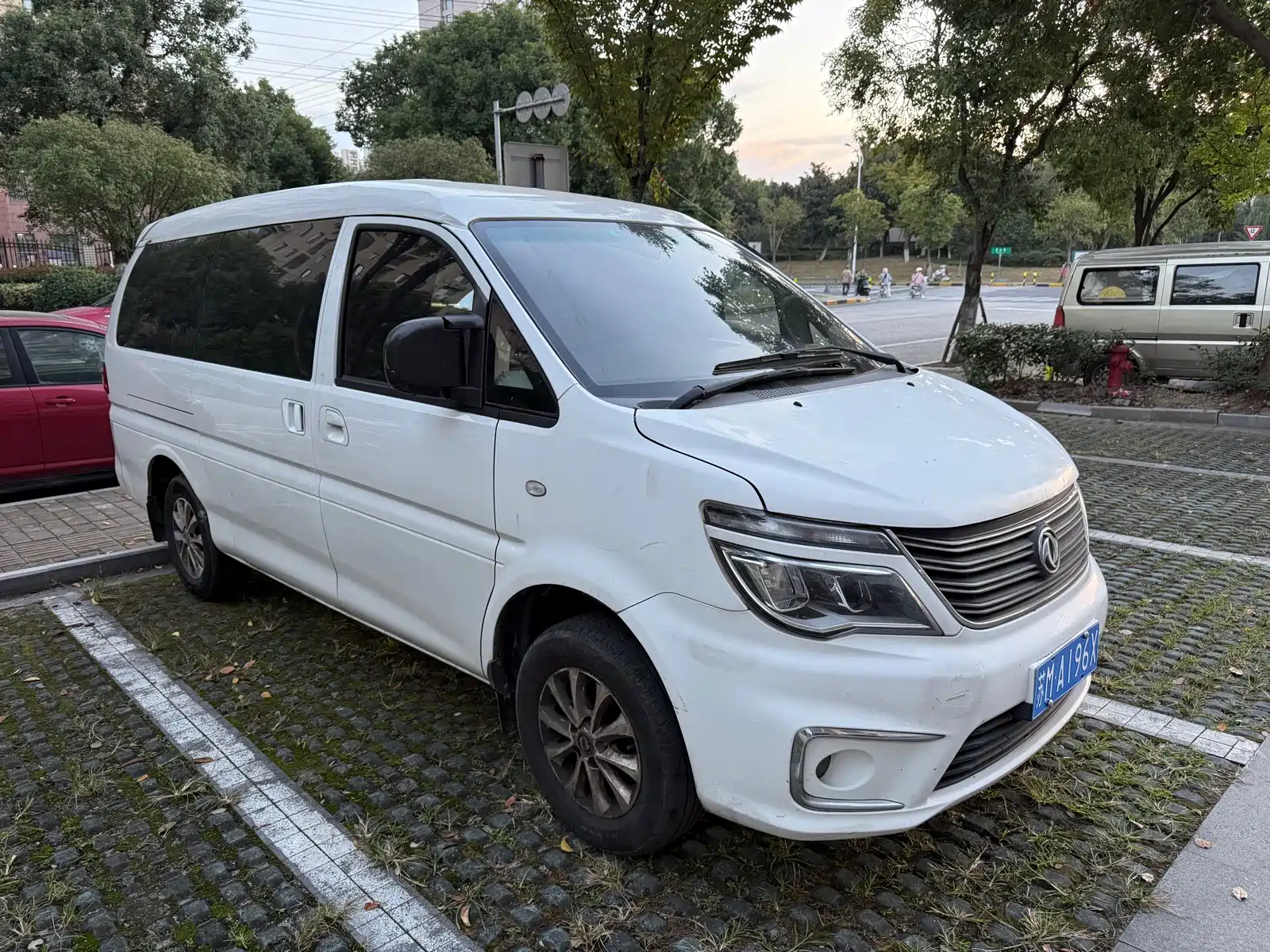 Photo 3 - Dongfeng Fengxing Lingzhi