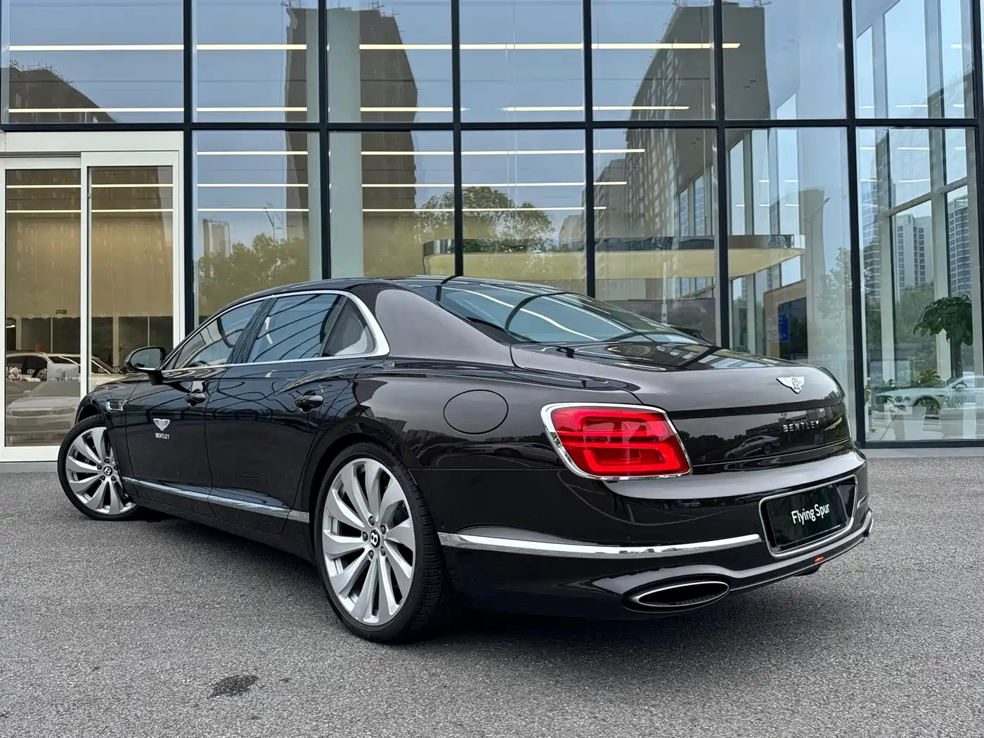 Bentley Flying Spur Plug-in Hybrid 2026 2026 Model 4.0T V8 Standard Edition