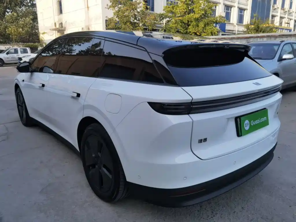 Фото 5 - Li Auto i6