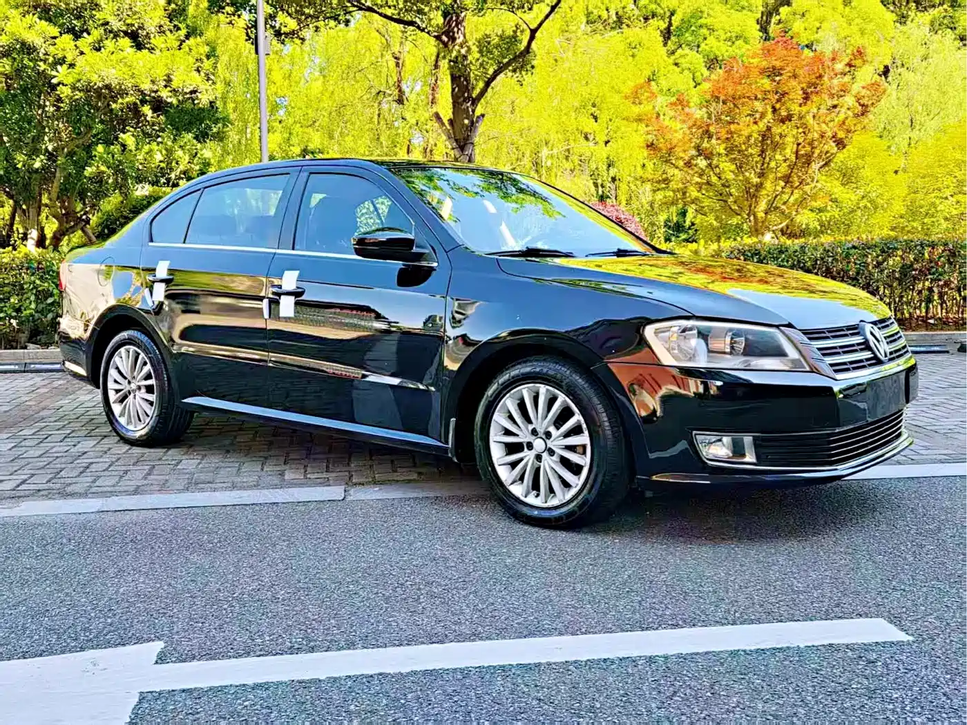 Volkswagen Lavida 2013 1.6L Automatic Luxury Edition фото 3