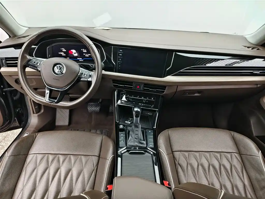 Volkswagen Passat 2020 330TSI Luxury Edition China VI фото 5