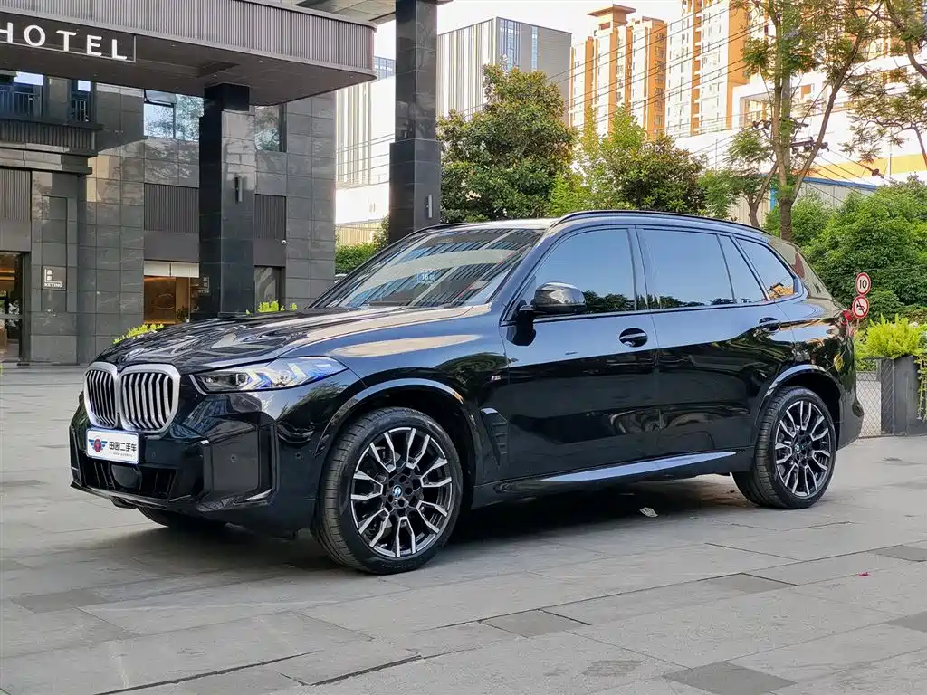 BMW X5 2023 xDrive 40Li M Sport Black Night Package