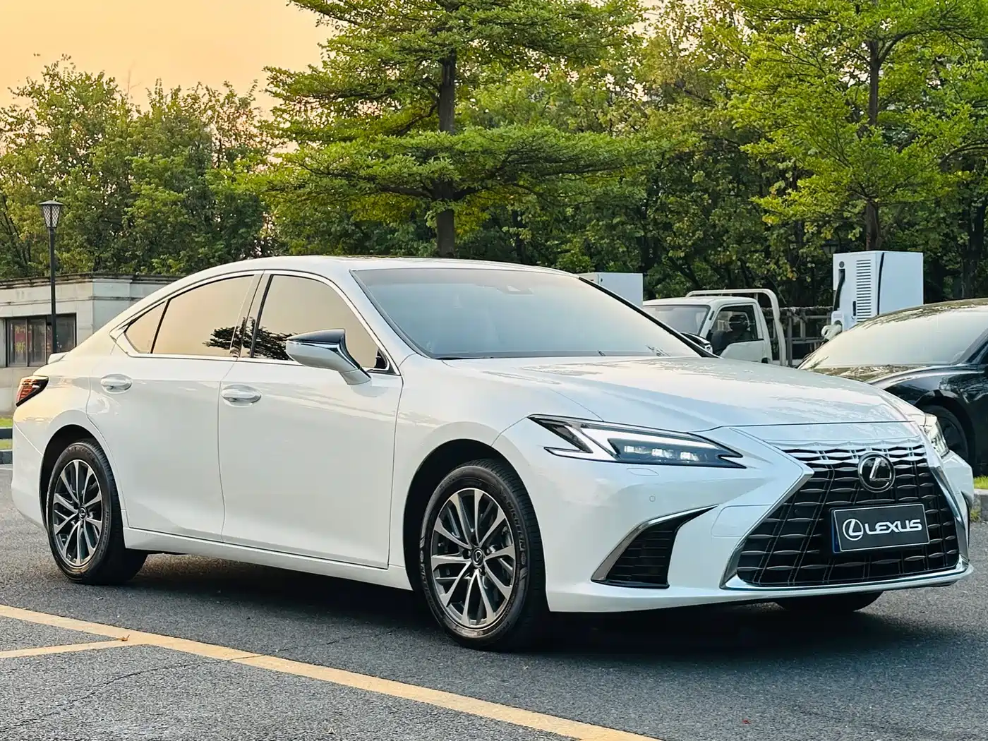 Lexus ES 2026 2025 300h Ultimate Edition