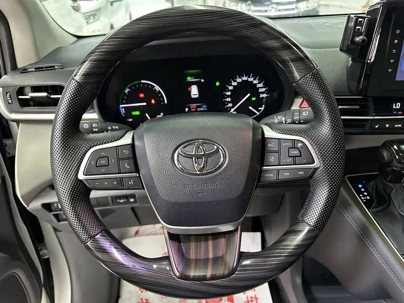 Toyota Sienna 2023 2.5L Hybrid Comfort Edition фото 8