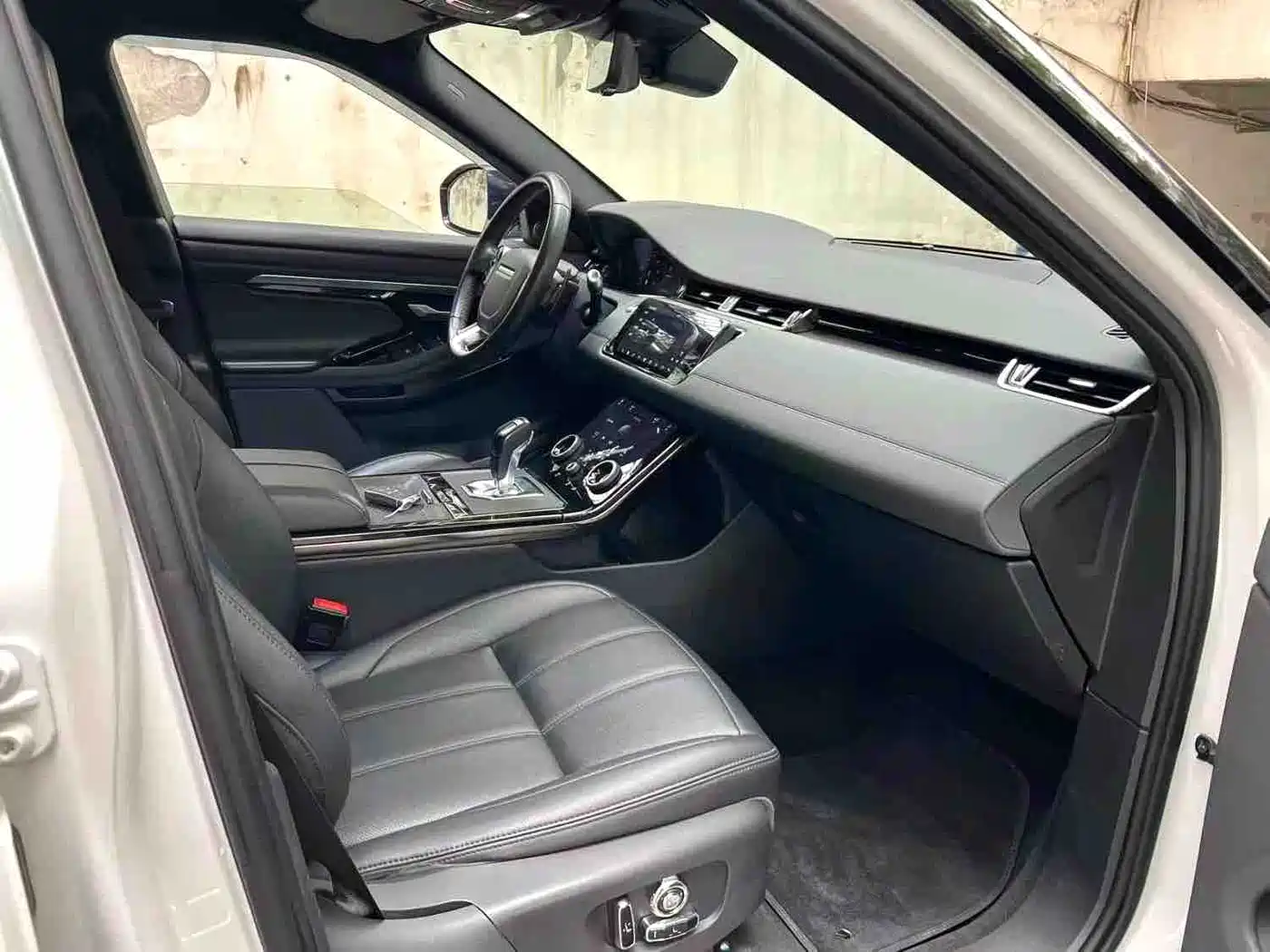 Land Rover Range Rover Evoque 2020 249PS R-DYNAMIC SE Sport Tech Edition фото 7
