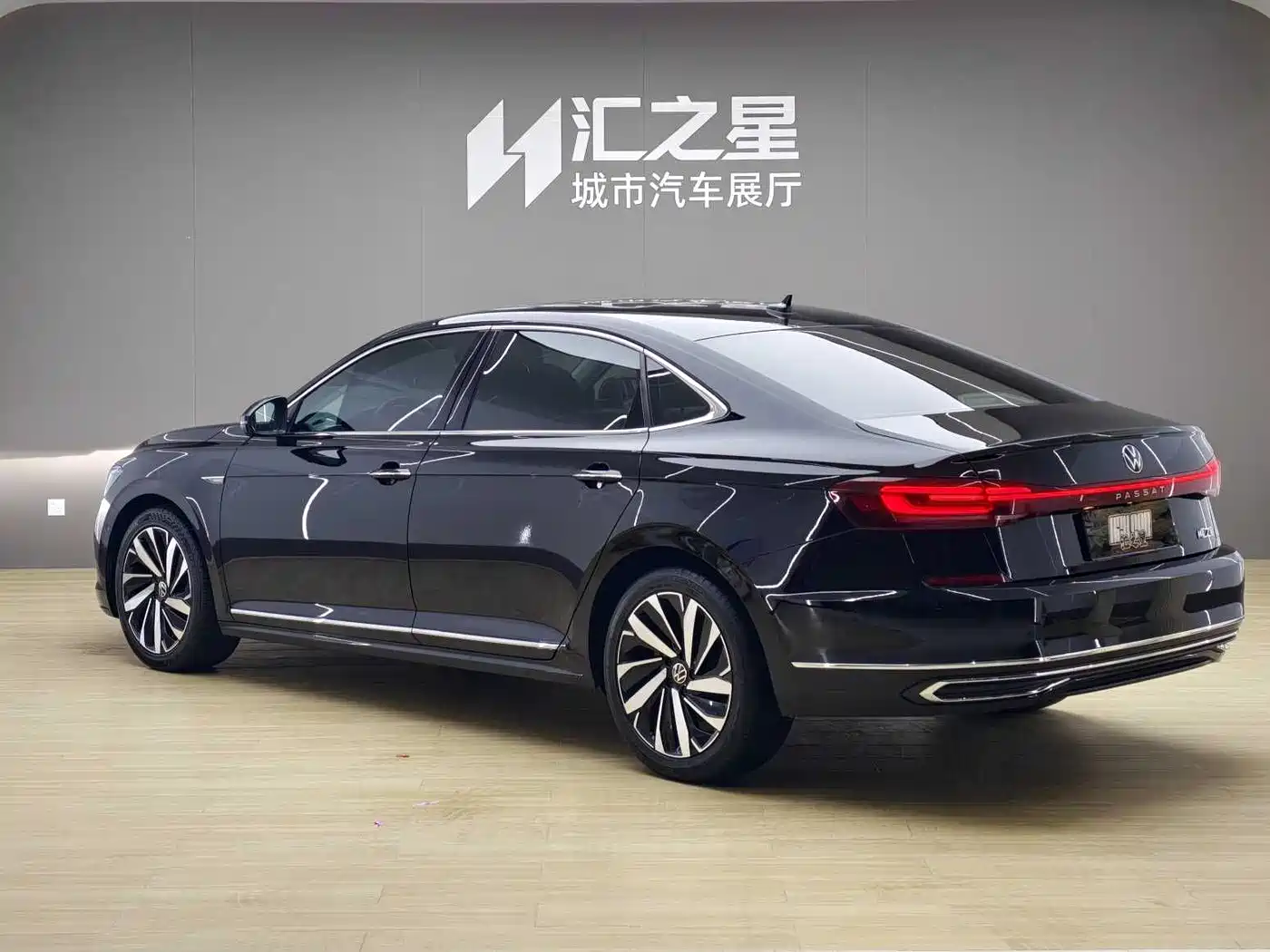 Volkswagen Passat 2023 Facelift 330TSI Luxury Edition фото 3