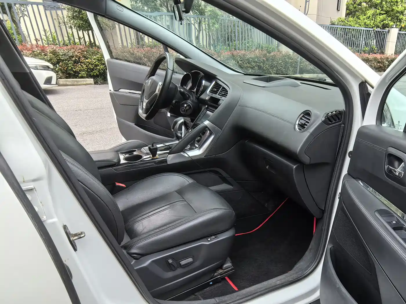 Peugeot 3008 2015 2.0L Automatic Trend Edition фото 13