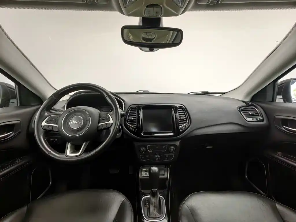 Фото 5 - Jeep Compass