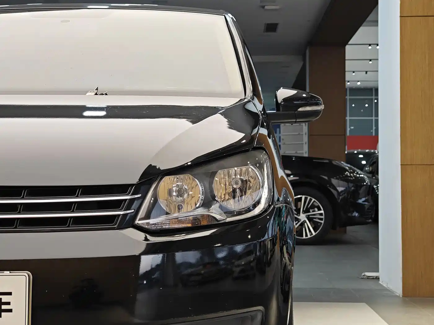 Volkswagen Touran 2011 1.4T Manual Smart Style 5-seater фото 2