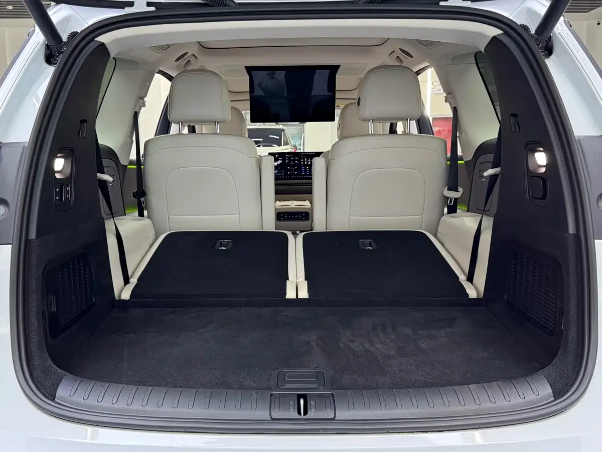 Фото 18 - Li Auto Li i8
