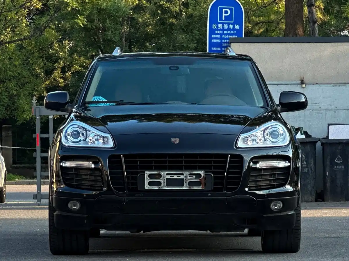 Photo 2 - Porsche Cayenne