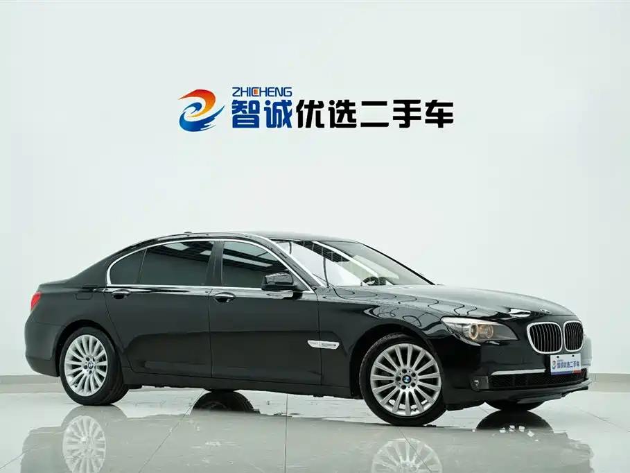 BMW 7 Series 2010 760Li фото 3