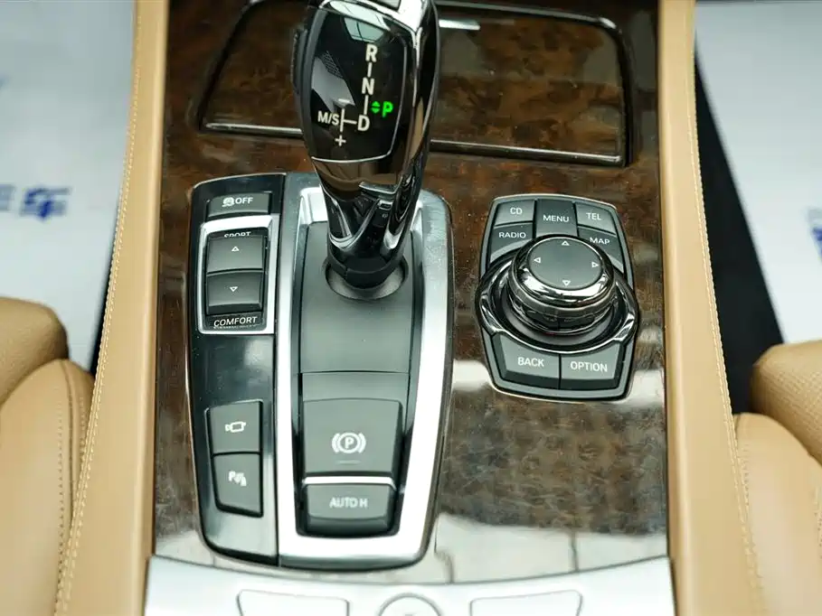 BMW 7 Series 2010 760Li фото 19