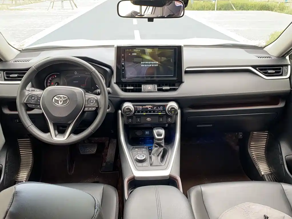 Фото 15 - Toyota RAV4