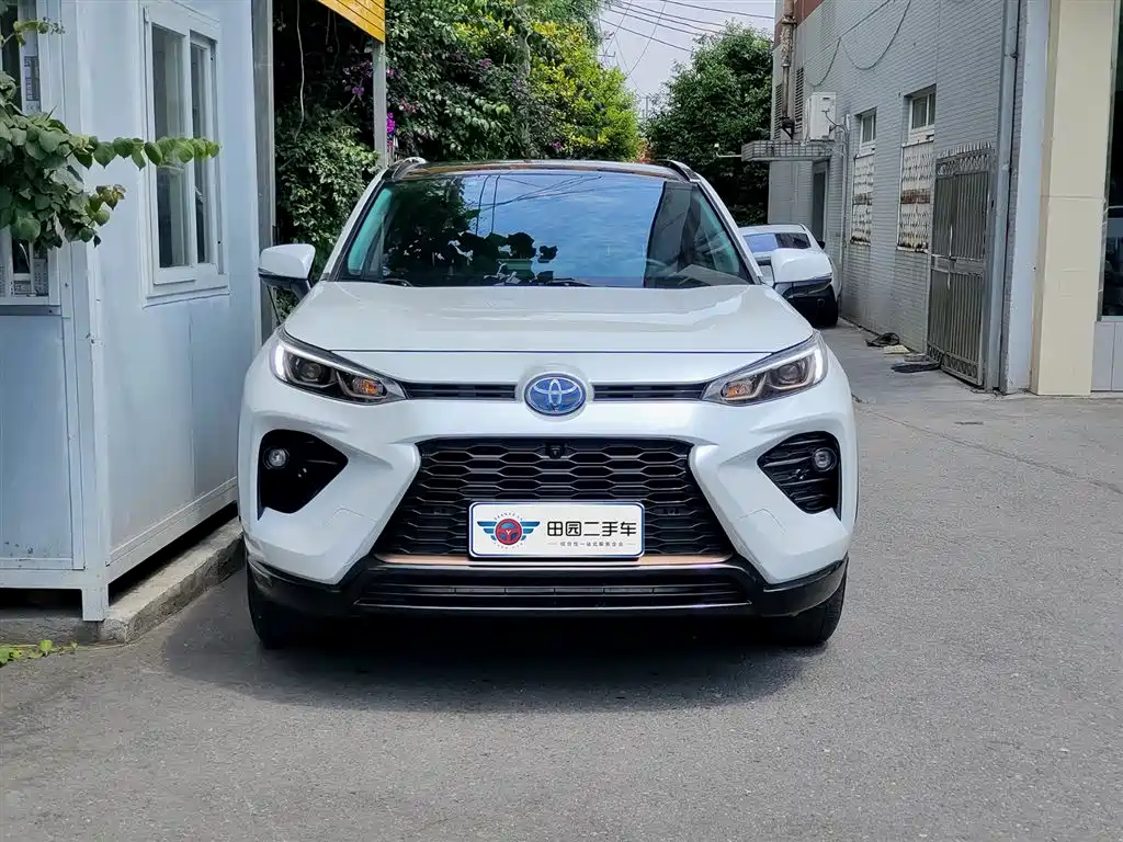 Toyota Wildlander 2024 Hybrid 2.5L E-CVT FWD Luxury PLUS Edition фото 2
