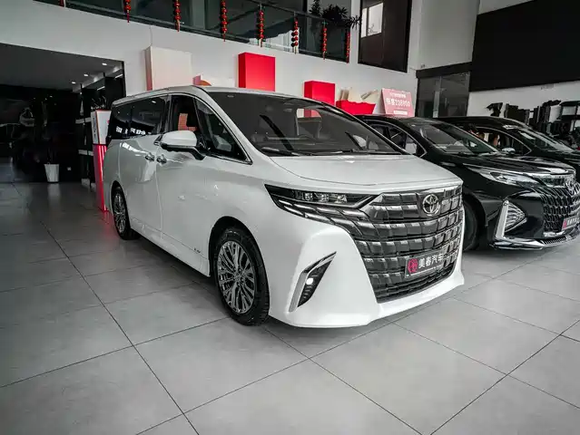 Toyota Alphard, фото 2