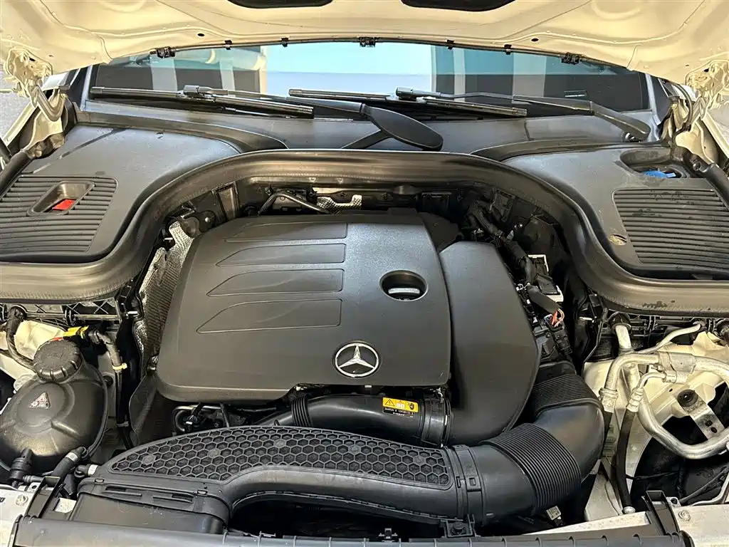 MERCEDES-BENZ GLC