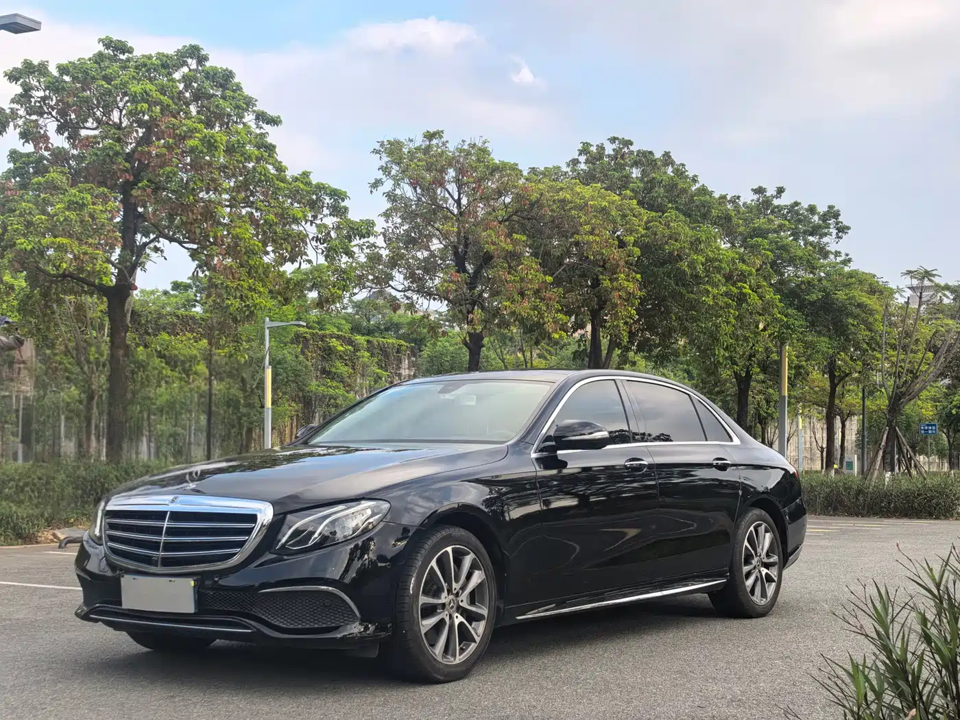 Фото 1 - Mercedes-Benz E-Class