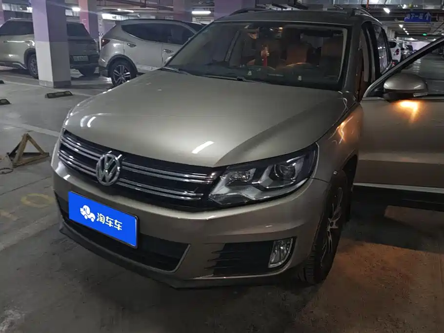 VOLKSWAGEN TIGUAN