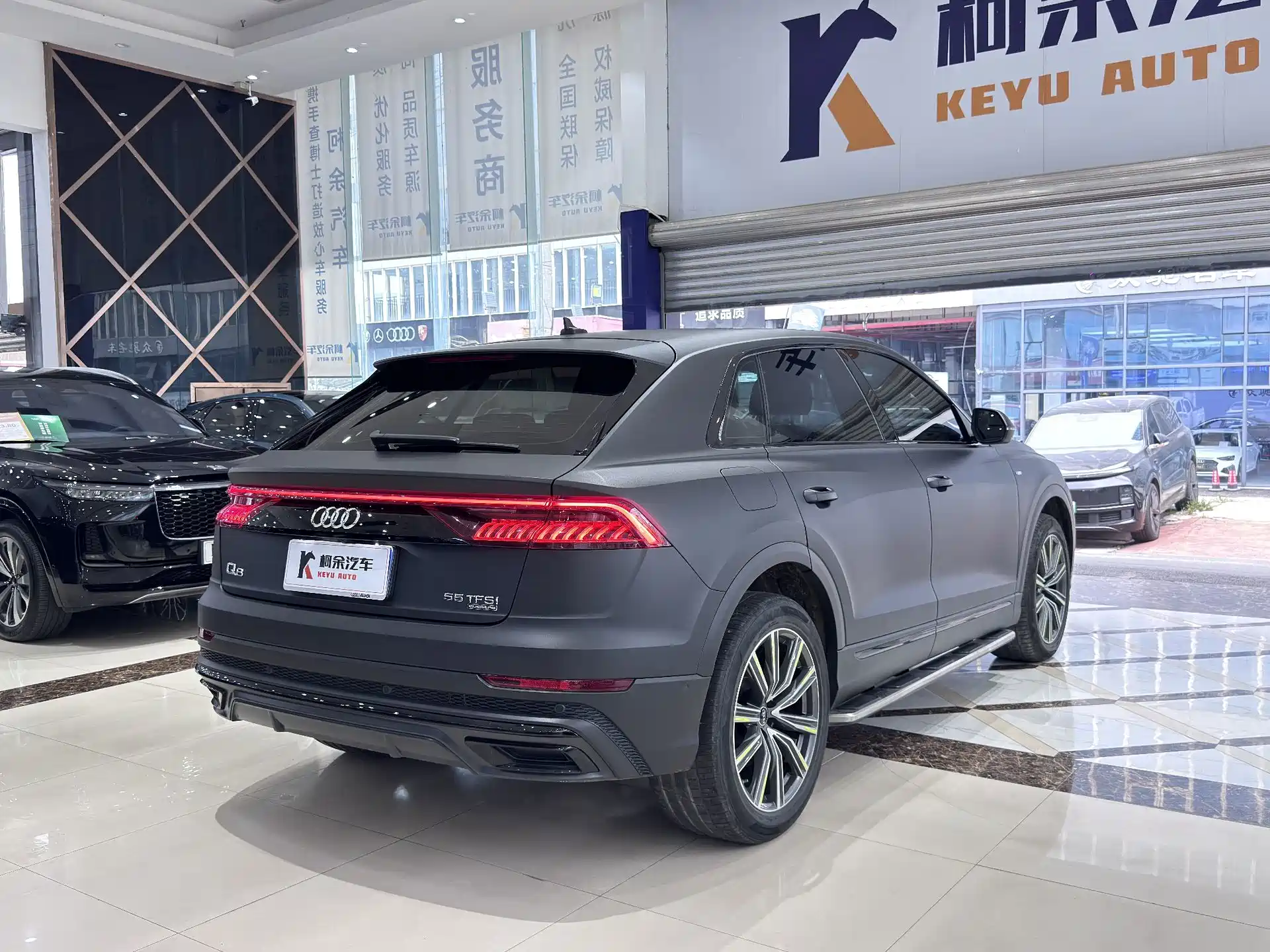 Photo 16 - Audi Q8