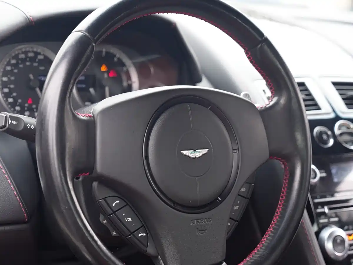 Aston Martin V8 Vantage 2012 4.7L S Coupe фото 8