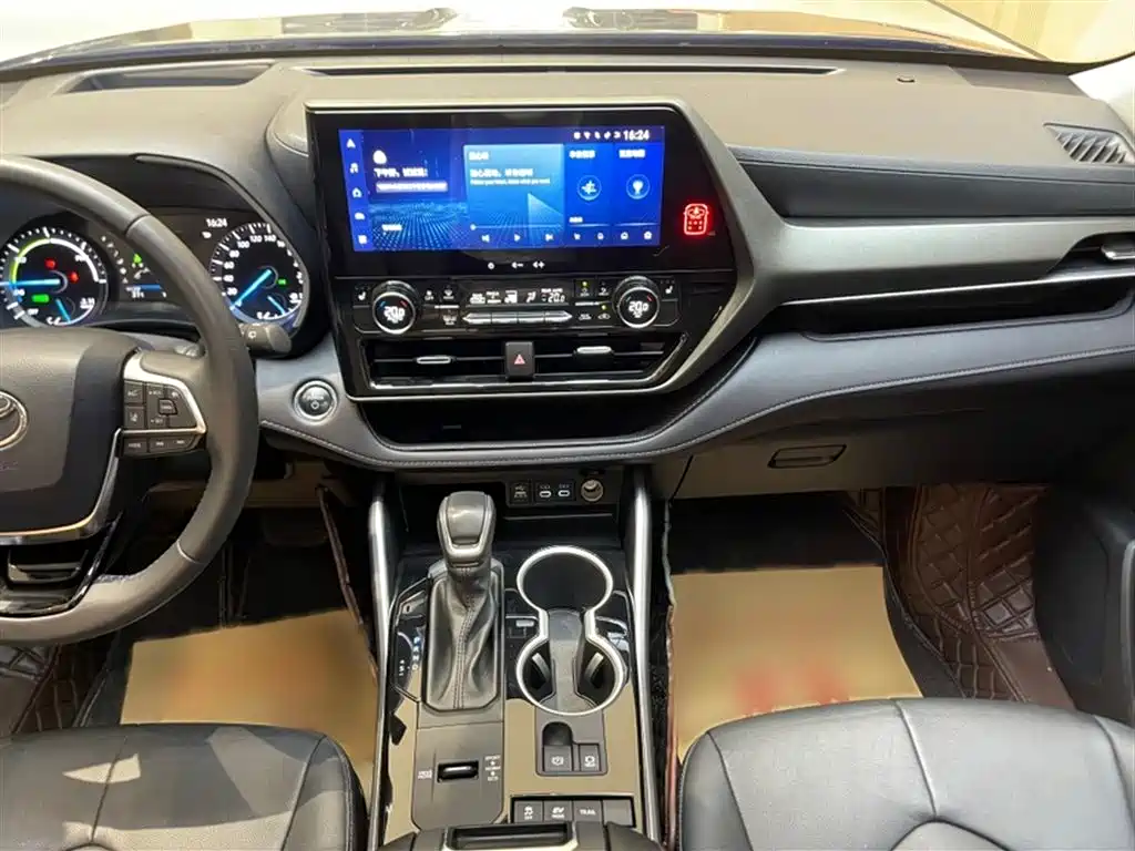 Toyota Highlander 2023 2.5L Smart Hybrid Dual Engine AWD Premium 7-Seater фото 16