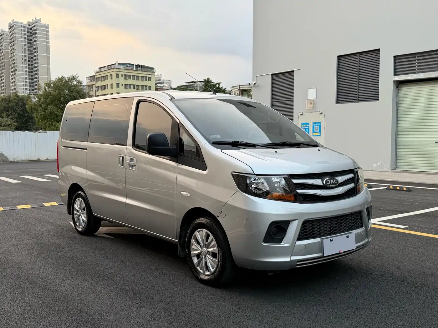 JAC Refine M3 2022 2022 PLUS 1.8L 7-Seater Standard
