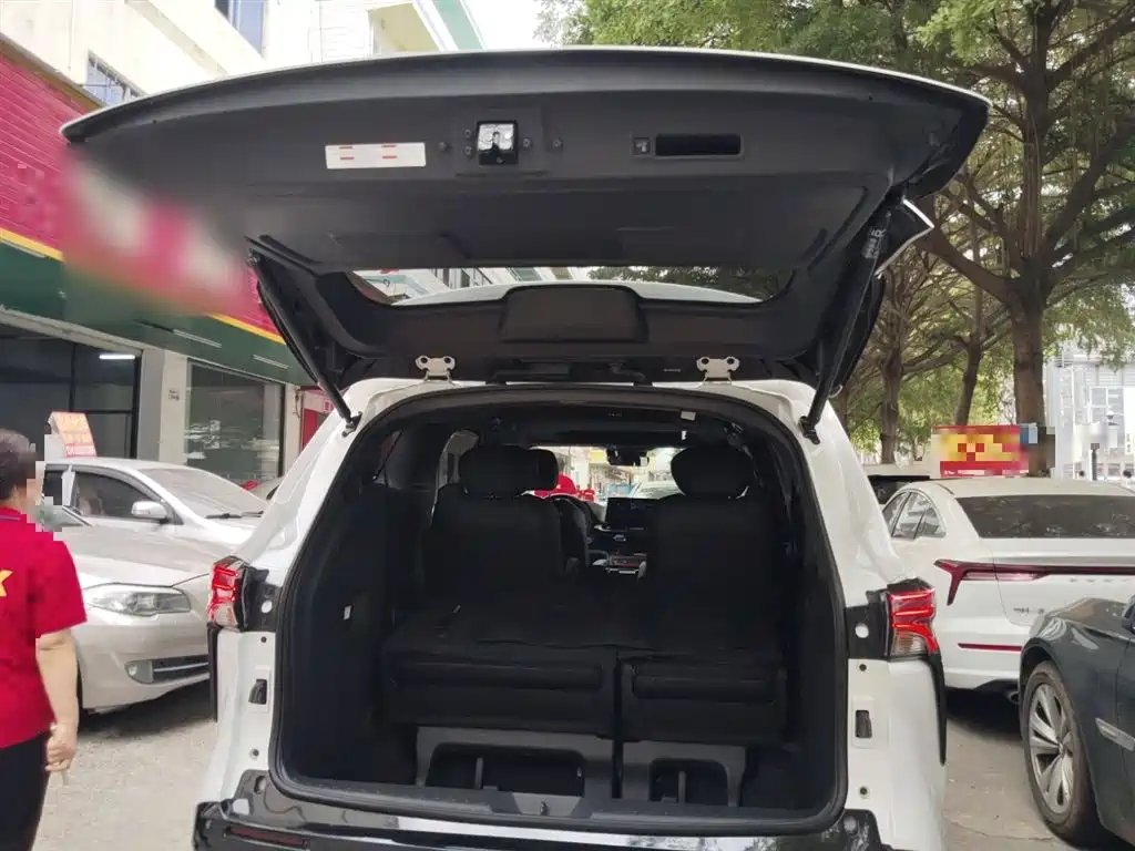Toyota Sienna 2023 2.5L Hybrid Premium Edition фото 15