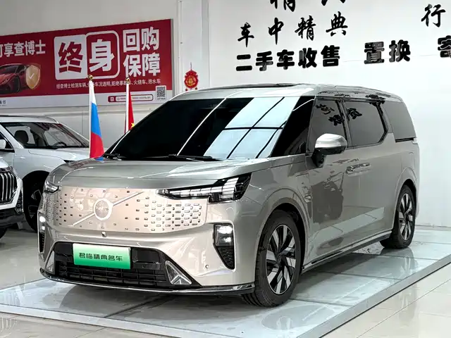 Volvo EM90 2024