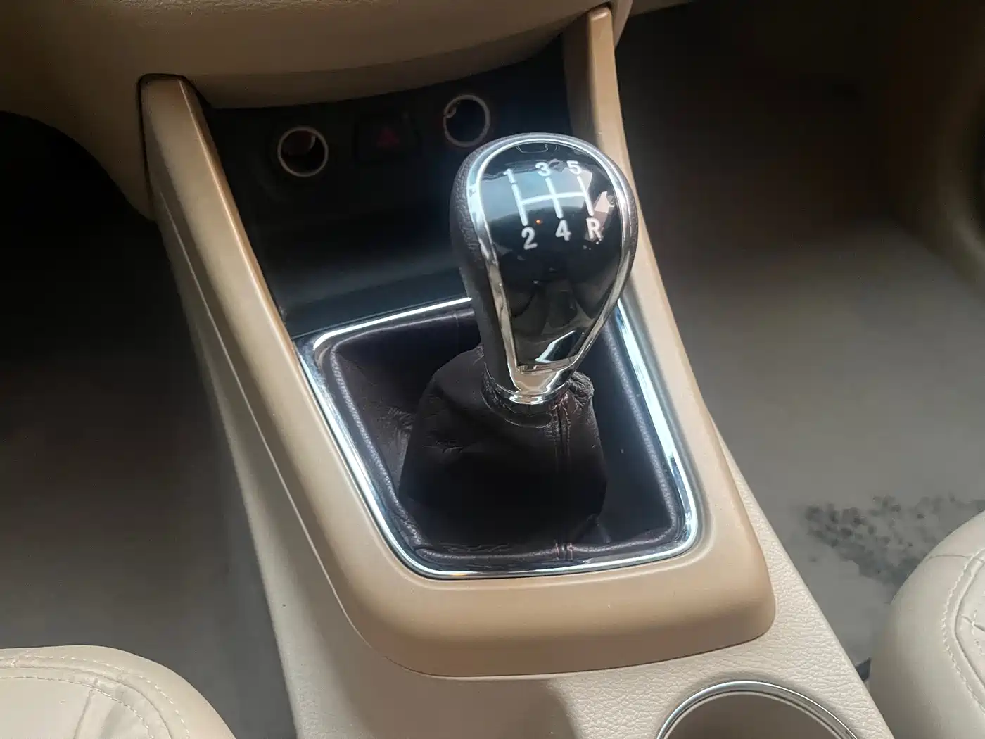 Baojun 730 2015 2015 1.8L Manual Luxury Navigation ESP Edition 7-seater