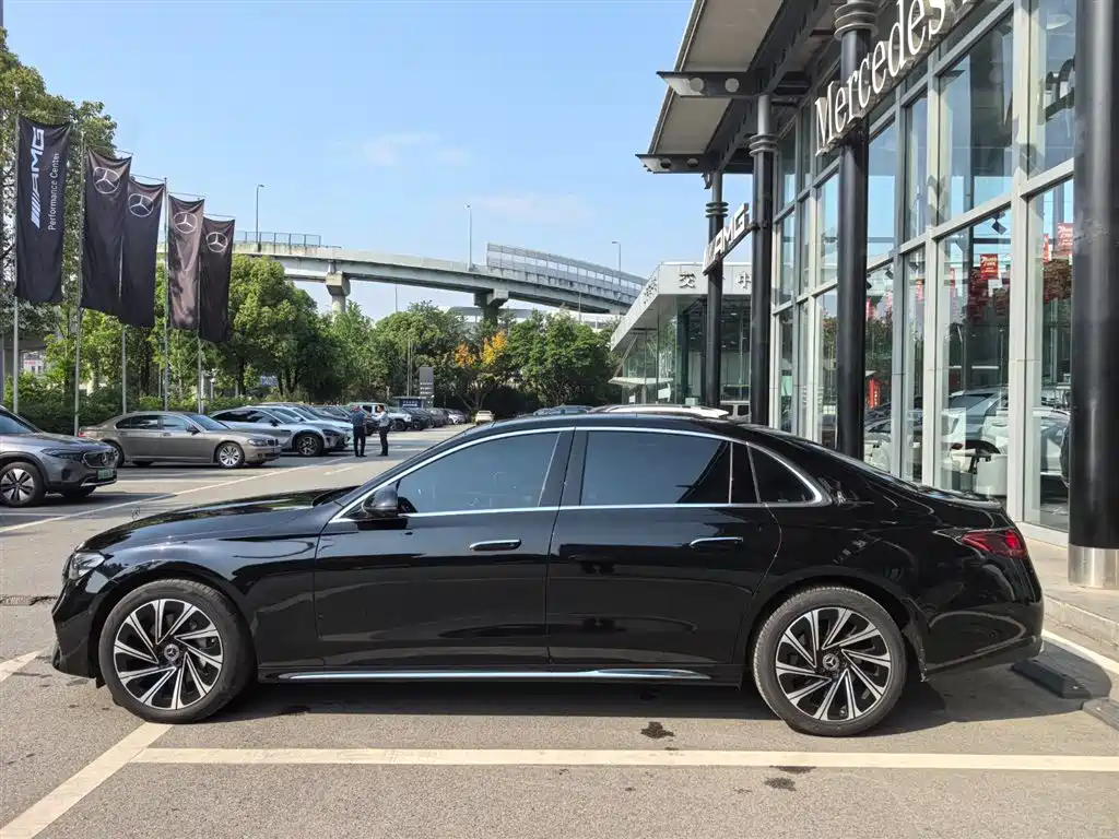 Mercedes-Benz E-Class 2024 Model E 300 L Luxury фото 5