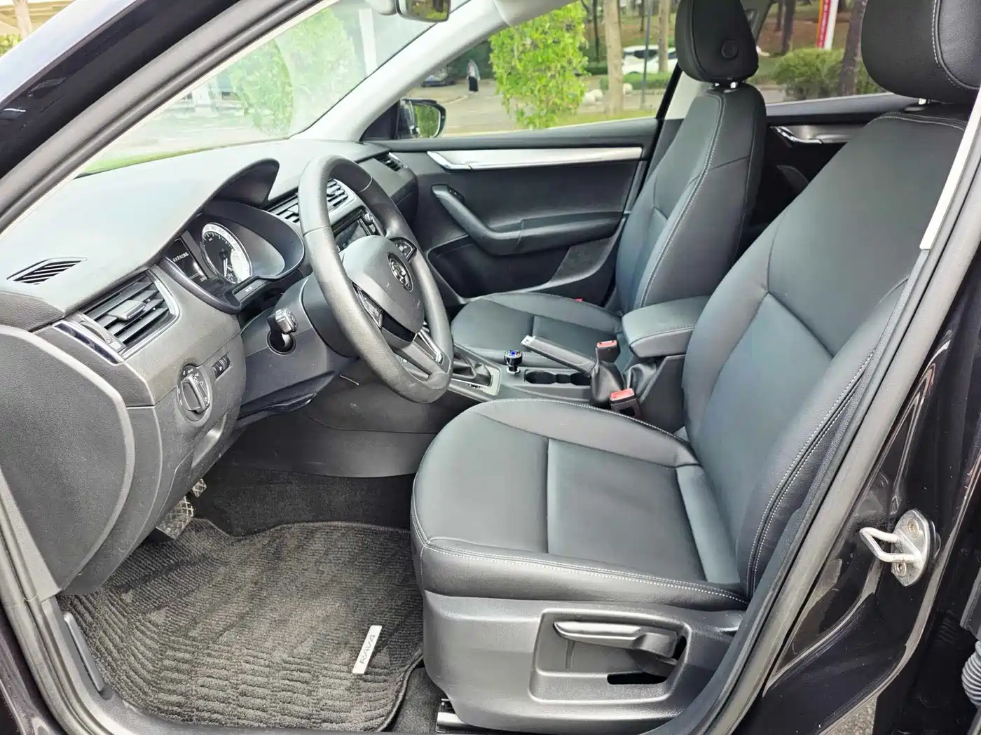 Škoda Octavia 2019 1.5L Automatic Luxury Edition фото 7
