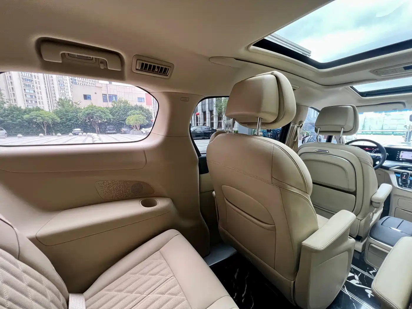 Photo 20 - Buick GL8
