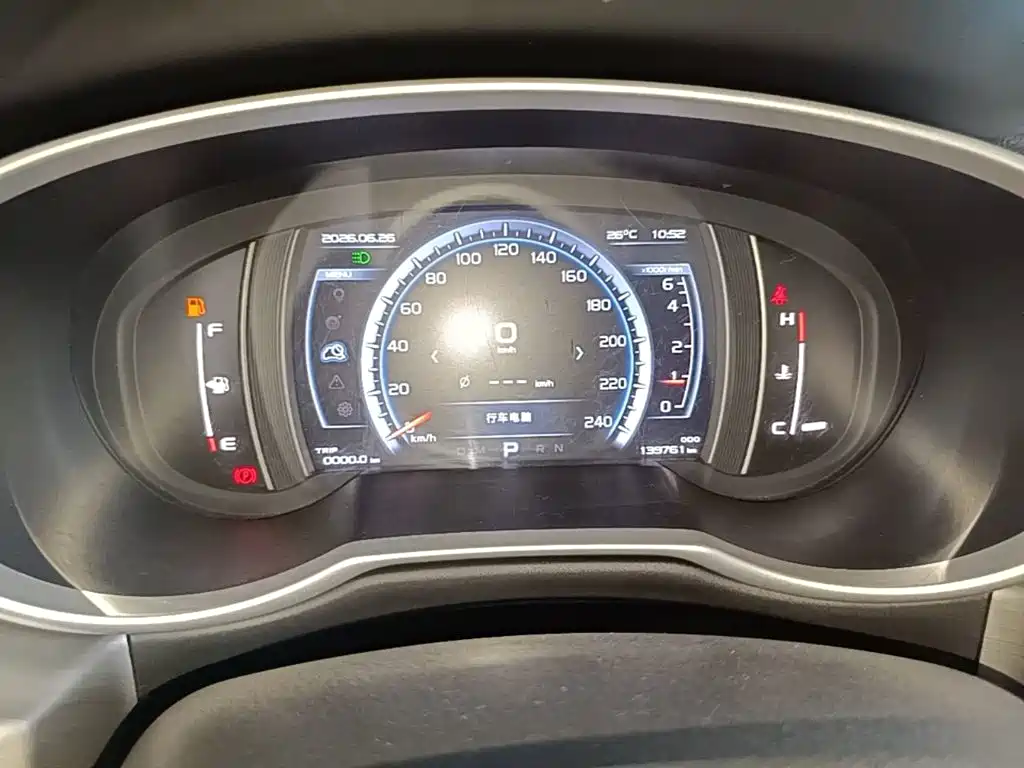 Фото 12 - Geely Atlas