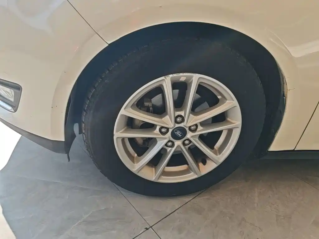 Фото 23 - Ford Focus