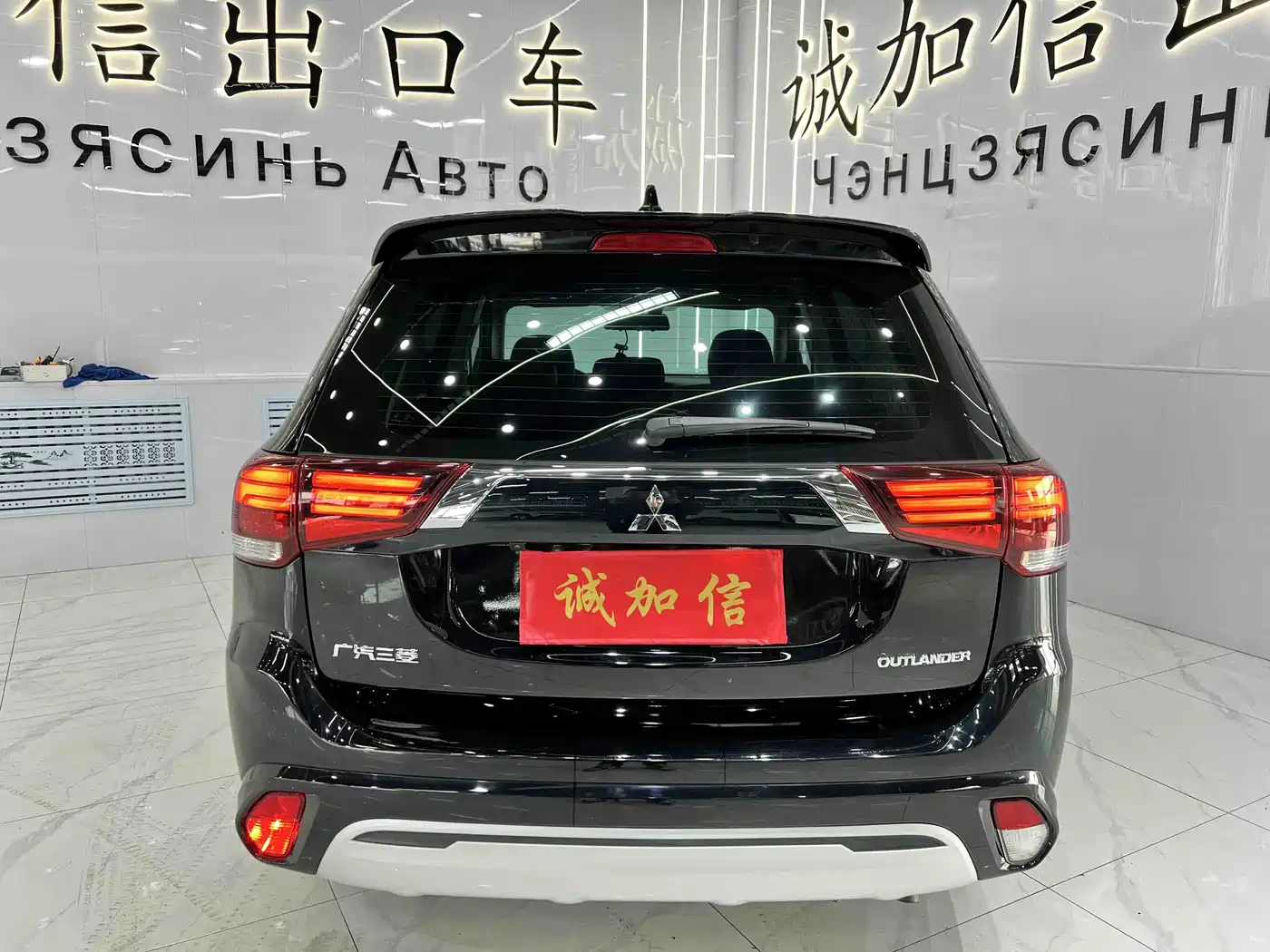 MITSUBISHI OUTLANDER