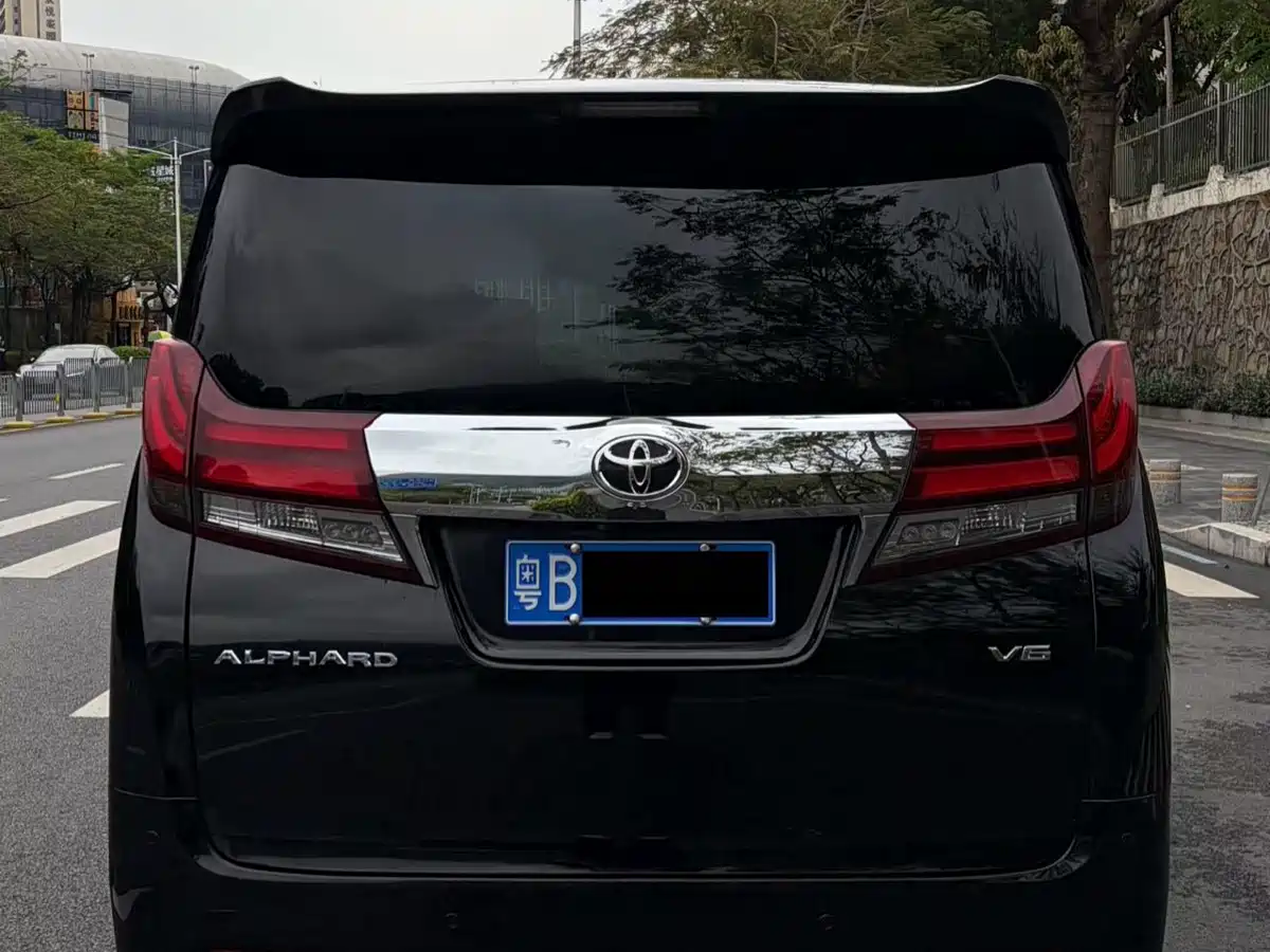Toyota Alphard 2018 3.5L Luxury фото 4