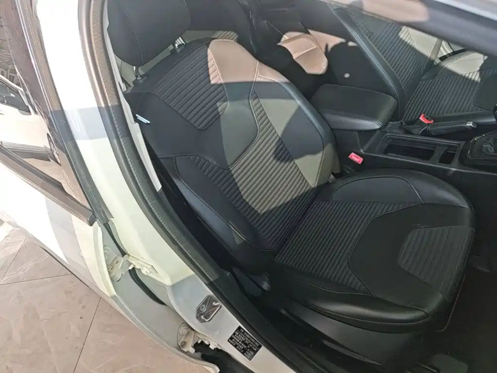 Фото 25 - Ford Focus