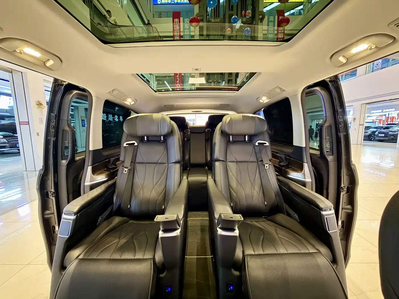 Mercedes-Benz V-Class 2021 V 260 L Long Wheelbase Luxury Edition фото 15
