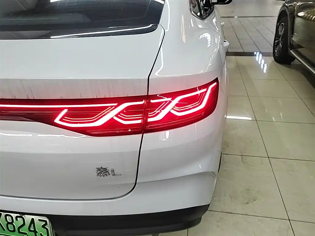 BYD Qin L 2024 DM-i 120KM Superior Edition фото 8