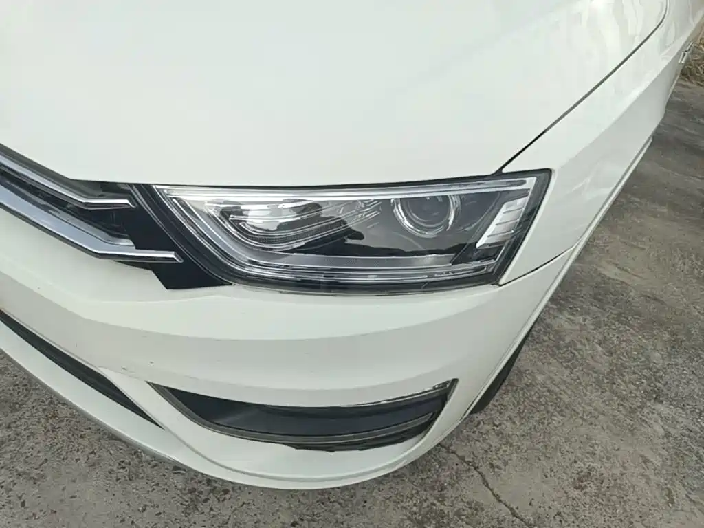 Zotye SR7 2016 2016 1.5T CVT Magic Cube Heart Edition China V