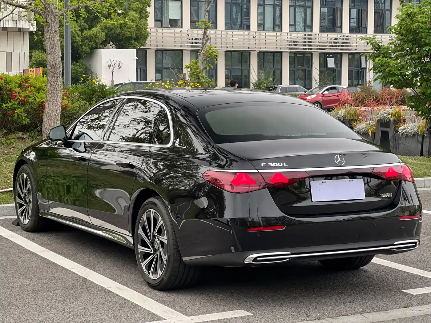 Mercedes-Benz E-Class 2024 Model E 300 L Luxury фото 4