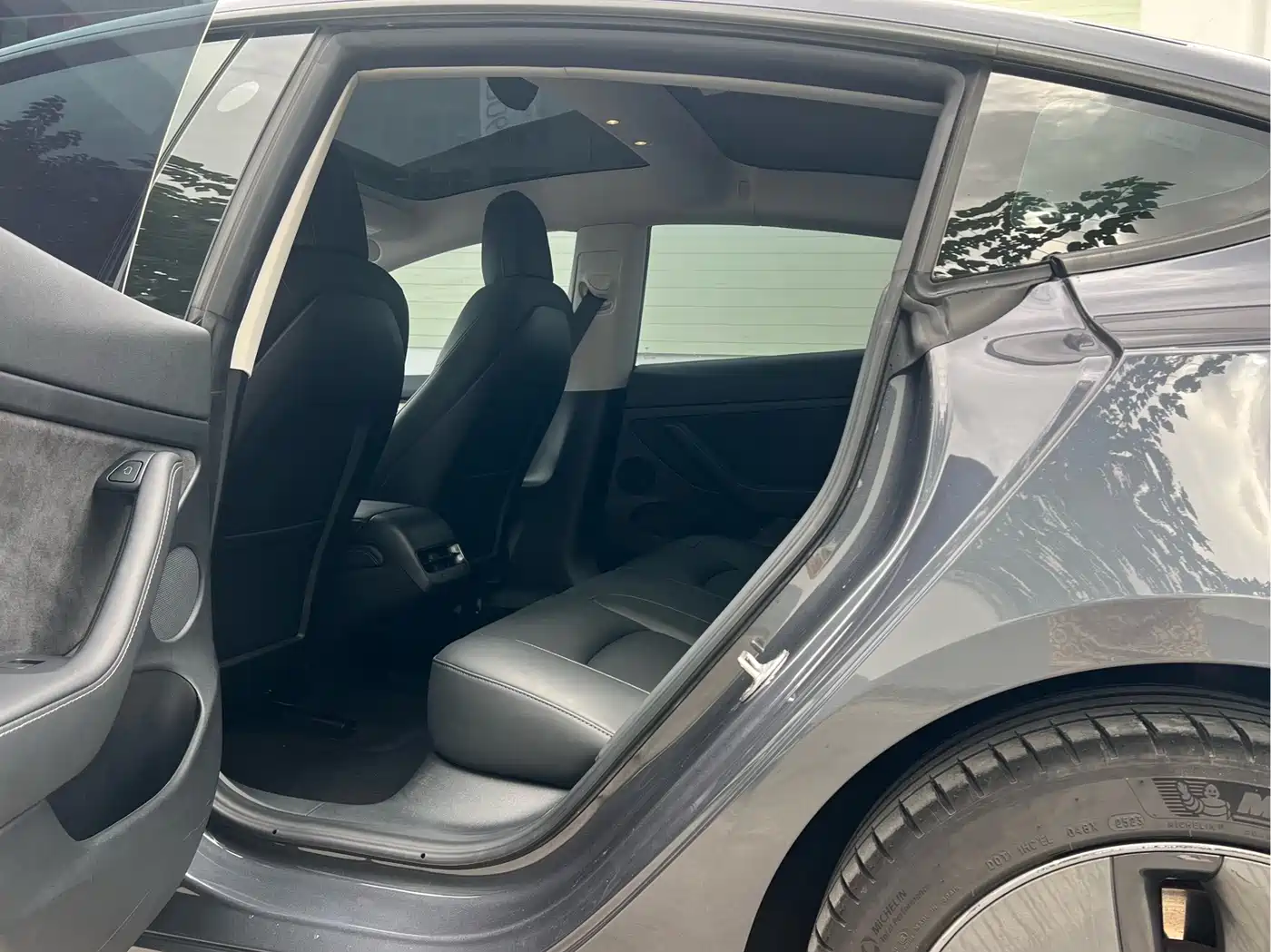 Фото 4 - Tesla Model 3
