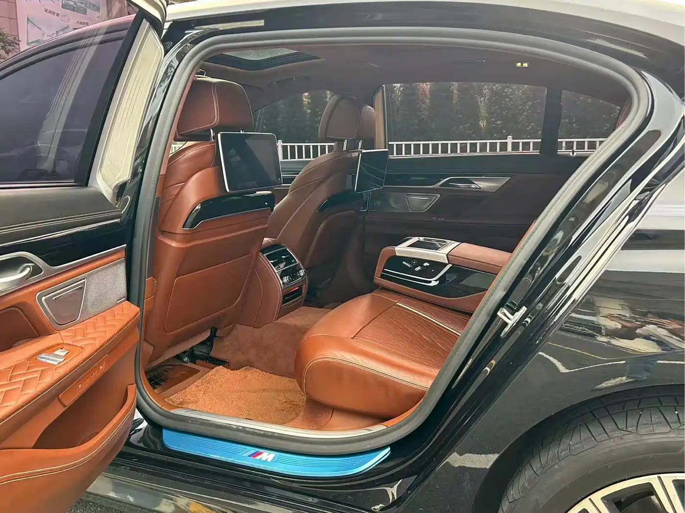 صورة 11 - BMW 7 Series