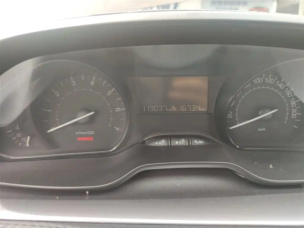 Peugeot 2008 2014 1.6L Automatic Trend Edition фото 12